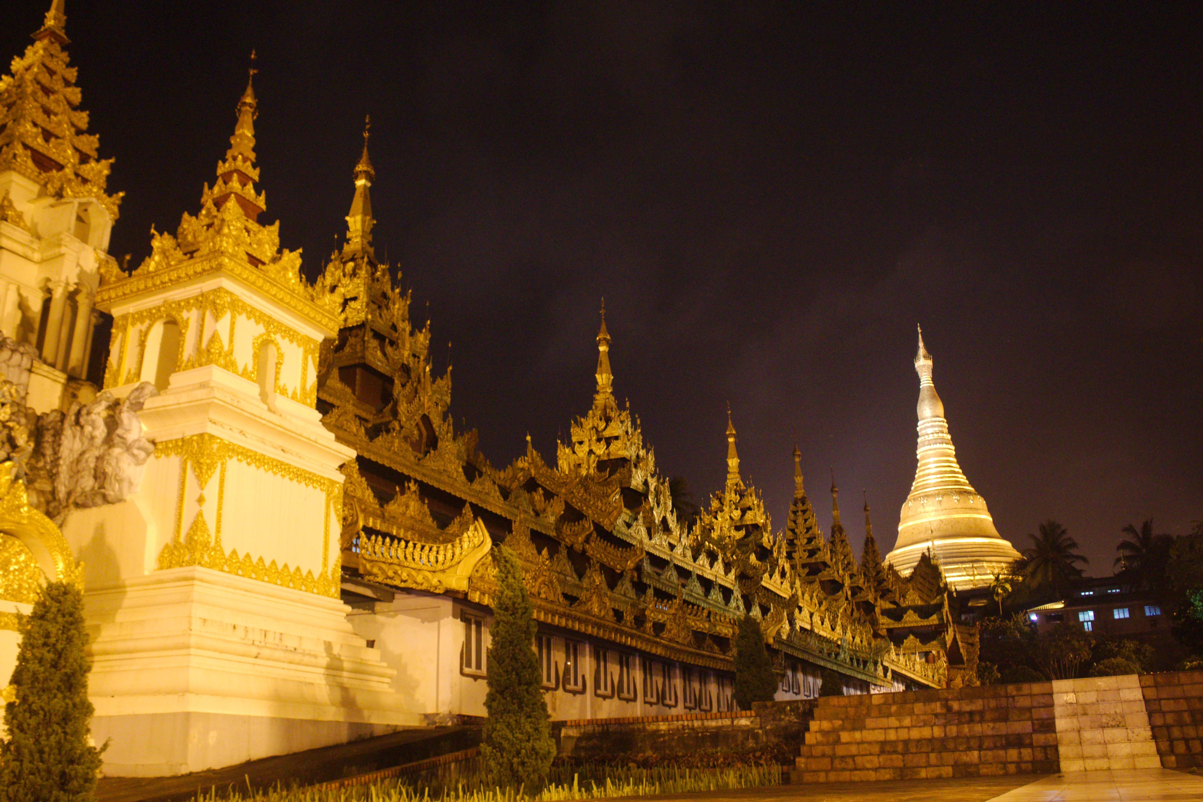 Shwedagon Pagoda at night